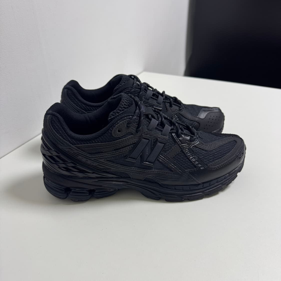뉴발란스 1906U 트리플 블랙 상품이미지2