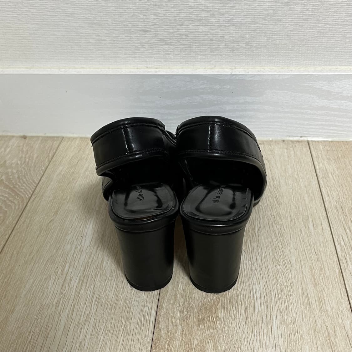 뾰족코 블랙 통굽 슬링백 힐 6cm / 250mm 상품이미지7