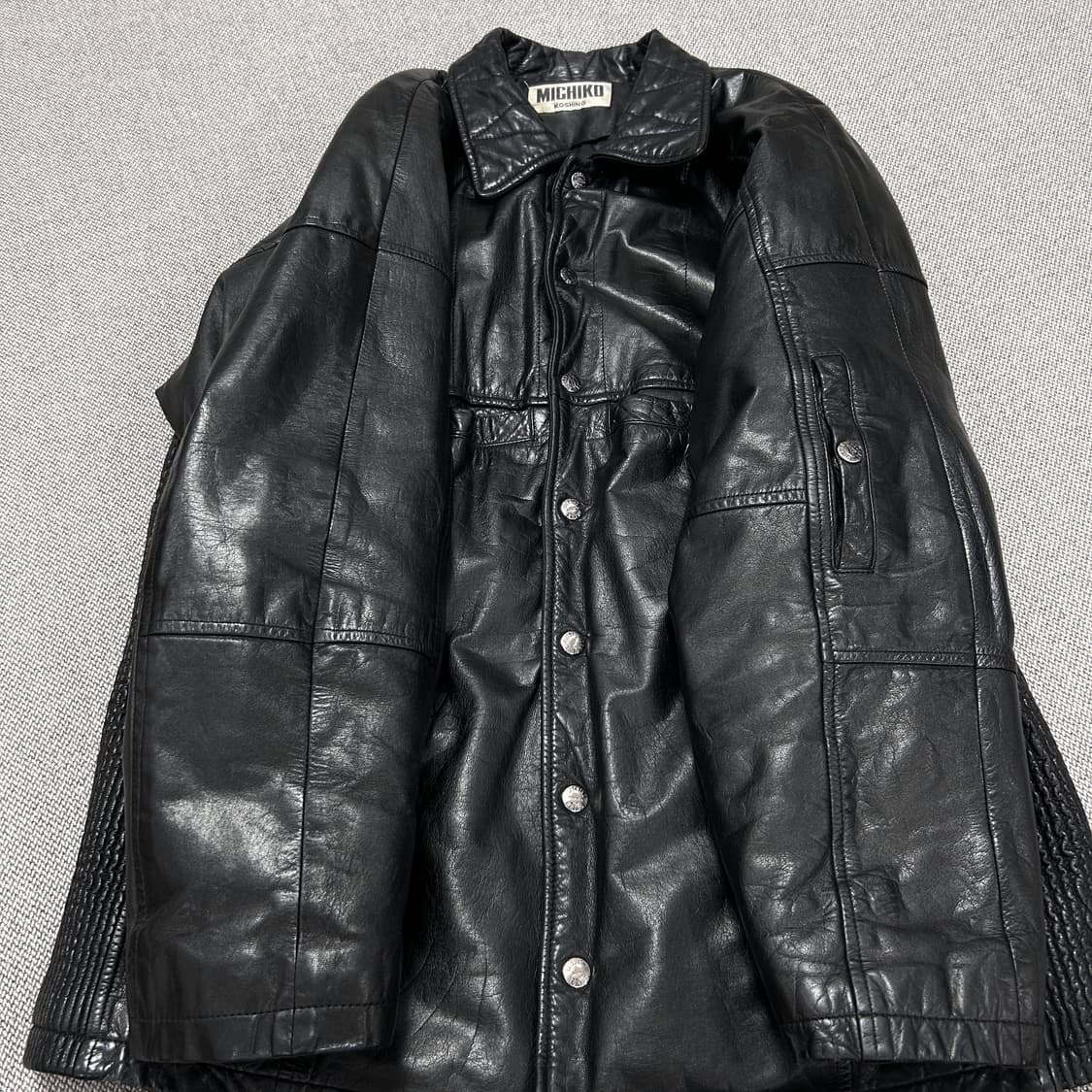 미치코코시노 런던 90s 빅로고 레더자켓 상품이미지2