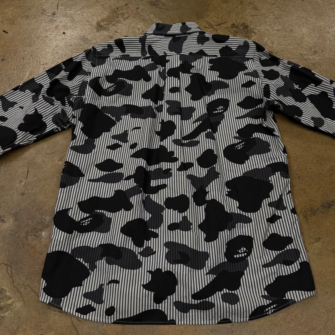 베이프 카모 흰검 지브라 스몰로고 셔츠 상품이미지4