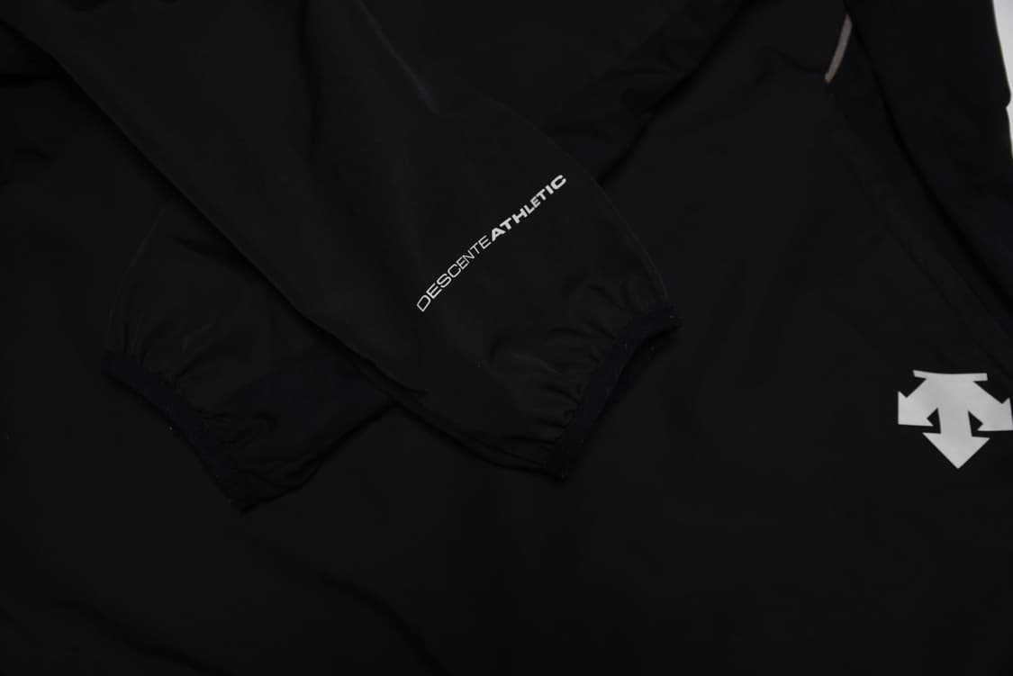 데상트 블랙 트레이닝 집업 110 상품이미지4