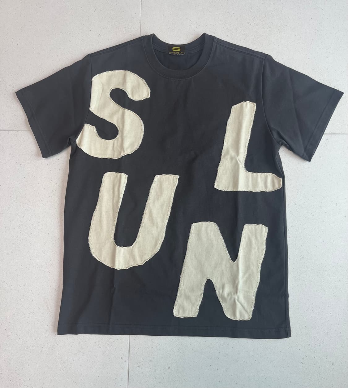 썬러브 Capital Tee - Charcoal 상품이미지5