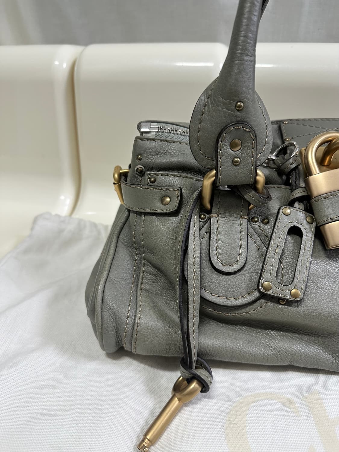 [A+ 정품] 끌로에 패딩턴백 그레이카키 상품이미지4