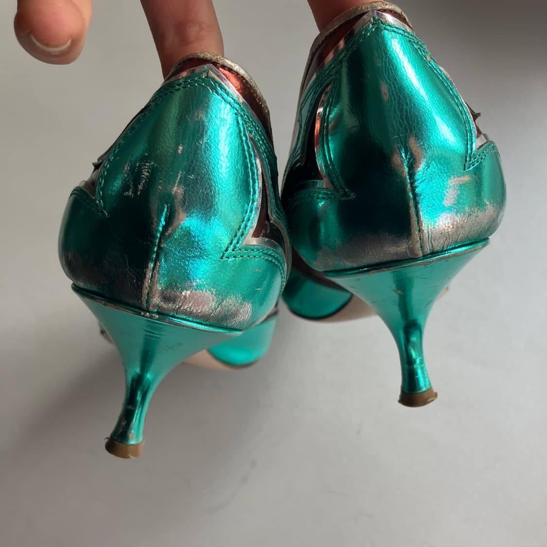 미우미우 홀로그램레더 키튼힐 상품이미지4