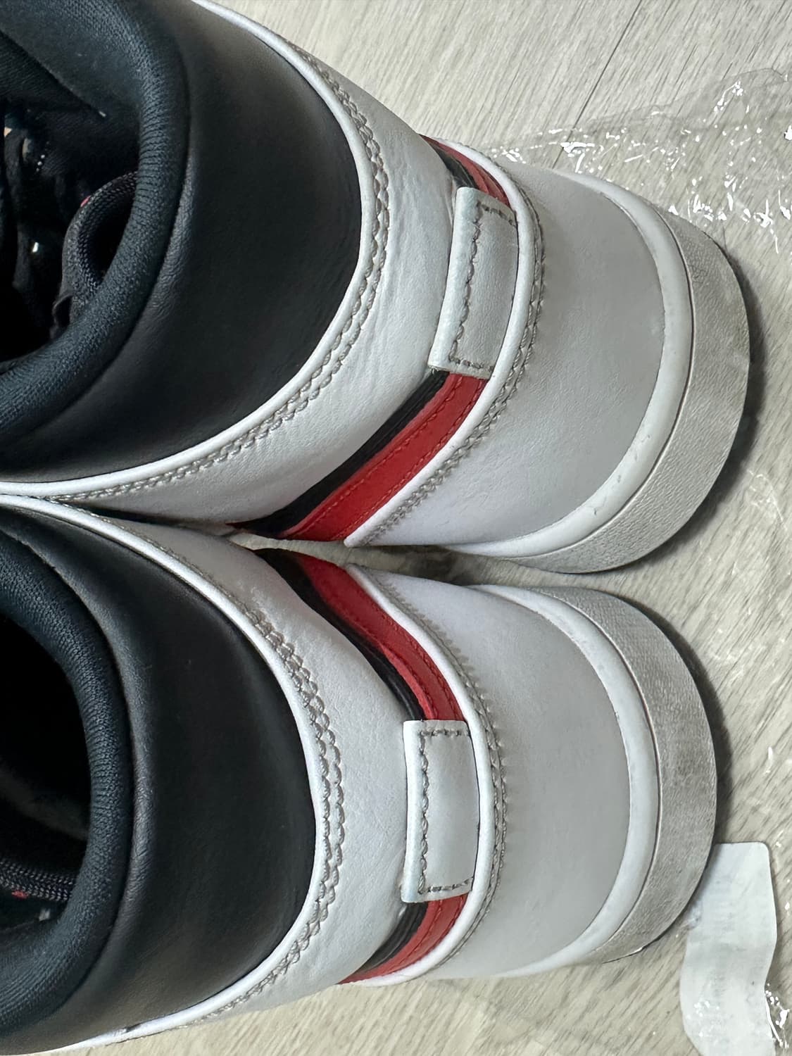 조던 1 미드 블랙 칠리 레드 상품이미지6