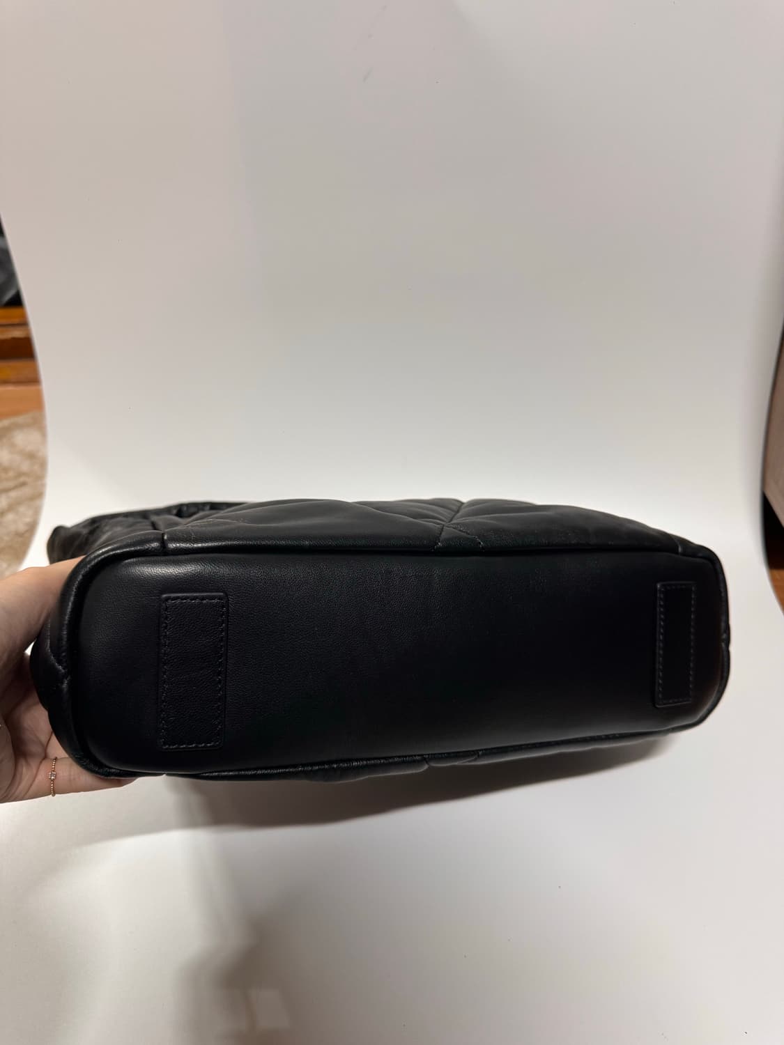 ST.JOHN 퀼팅 퍼프 호보백 블랙 상품이미지4