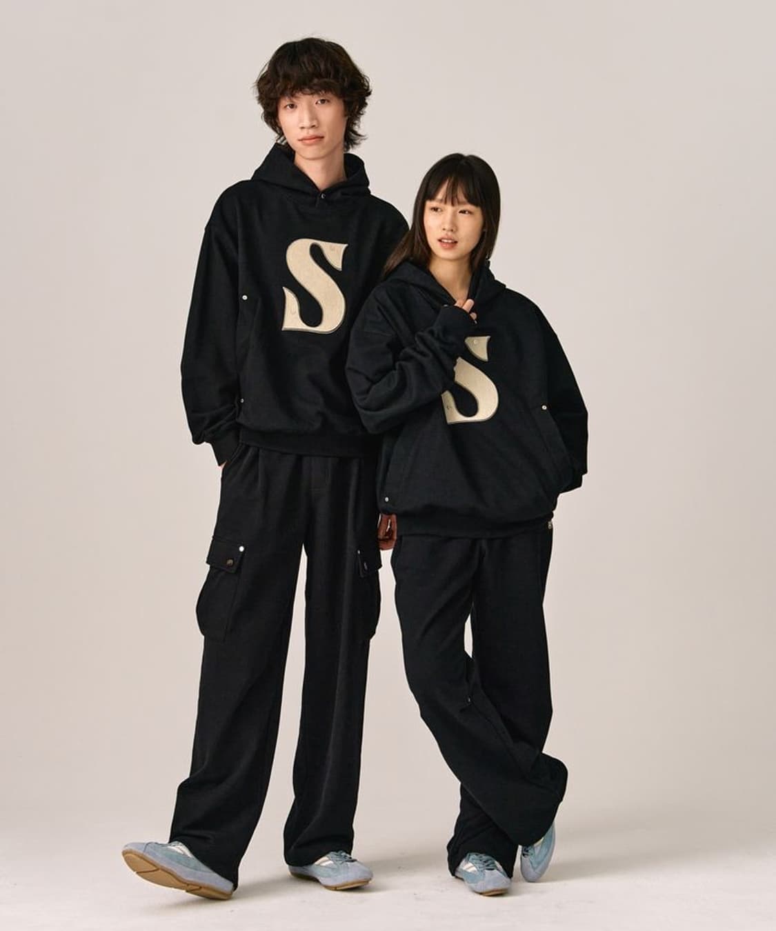 [새상품] 세터 리벳 아플리케 포켓 S 로고 후드 스웻 셔츠 블랙 상품이미지3