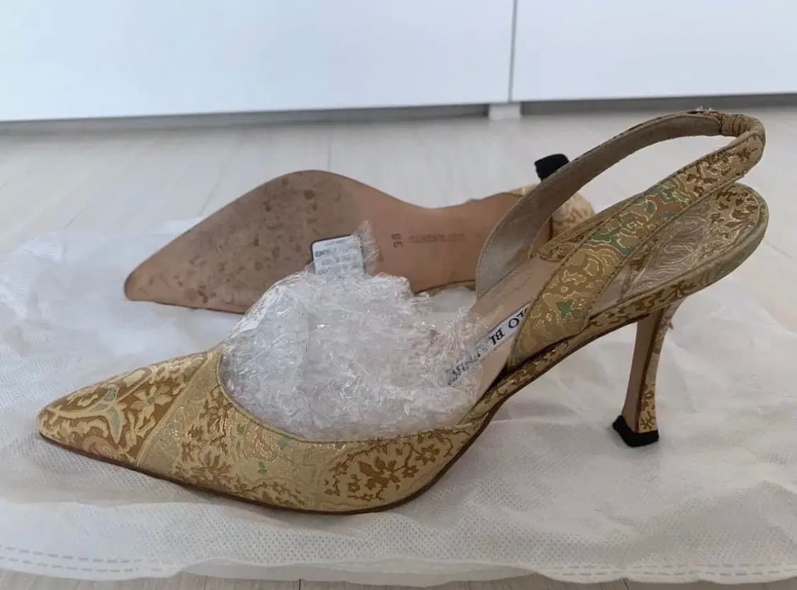Manolo Blahnik 마놀로 블라닉 메탈릭 캐롤라인 펌프스 상품이미지8