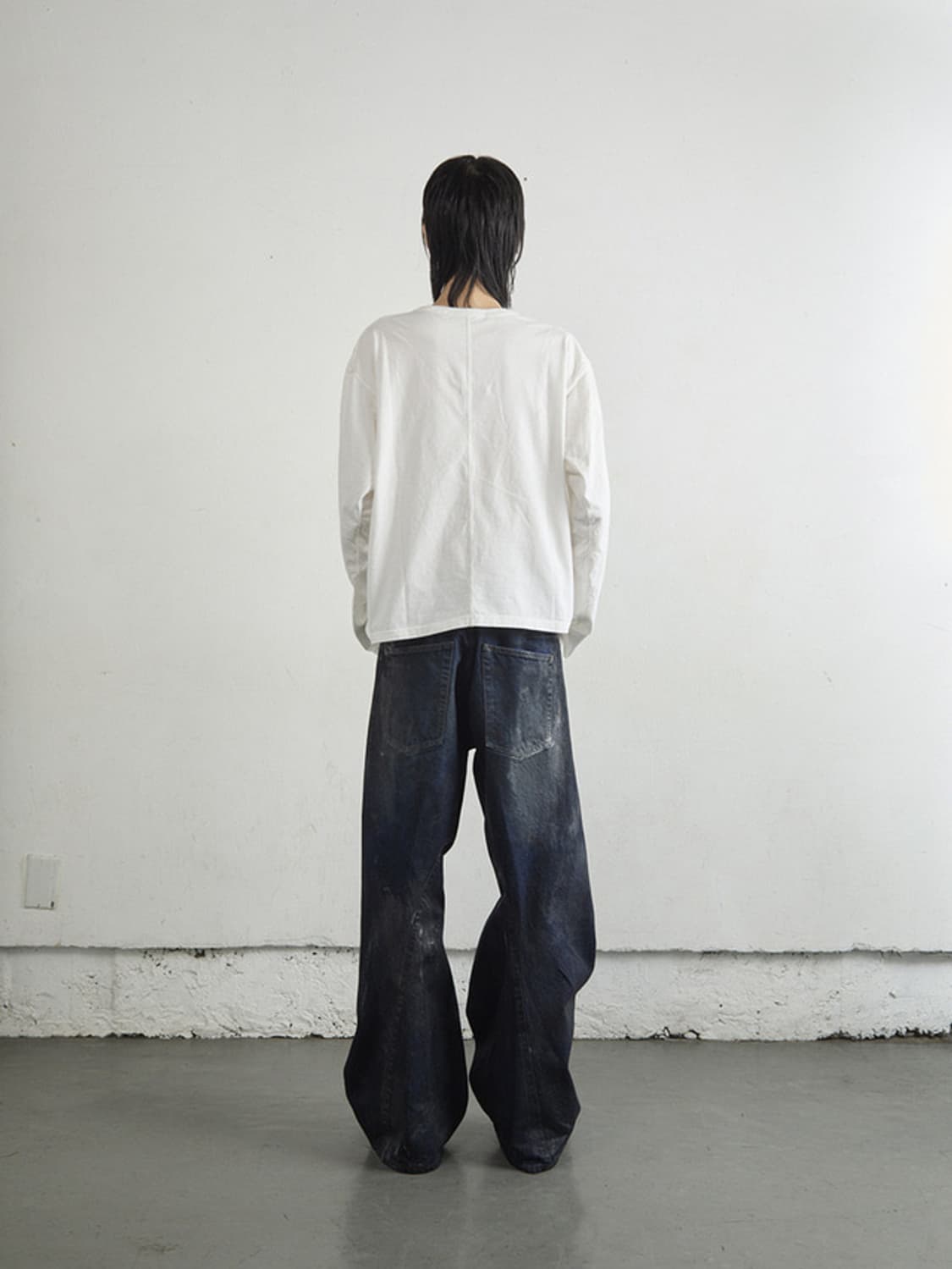 3D TWISTED WIDE LEG JEANS LUSTER COATED 상품이미지4