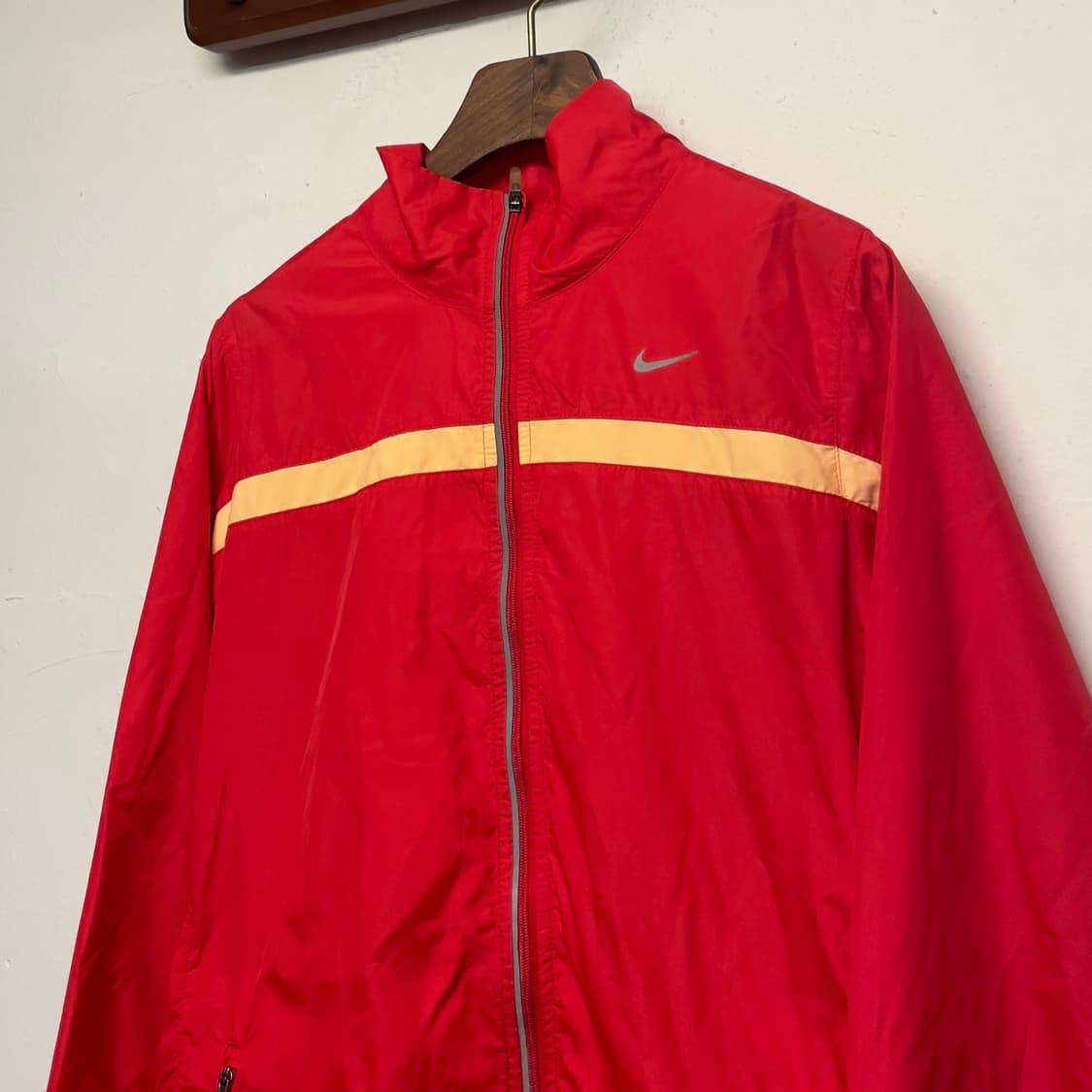 나이키 (우먼) 러닝 레드 트랙 자켓   상품이미지2