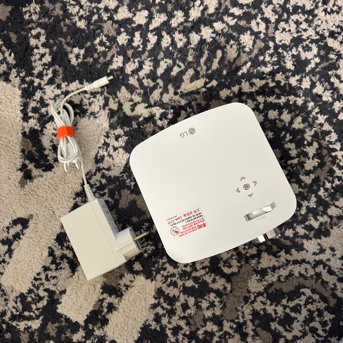 빔 프로젝터 LG PF50KS 본체 + 충전기 상품이미지1