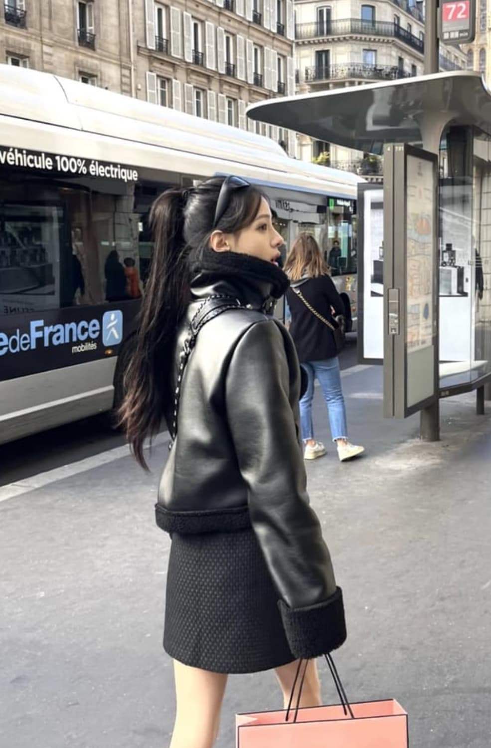 카키포인트 미니 크롭 무스탕 블랙 상품이미지4