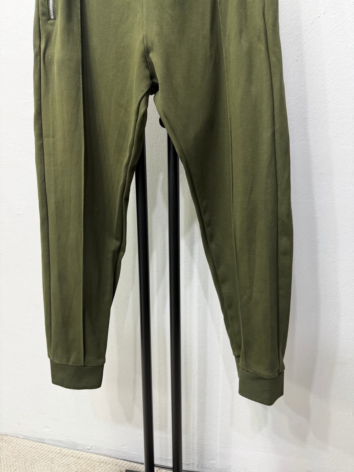 정품) COS 코스 남성 지퍼 포인트 조거 팬츠 XL 상품이미지3