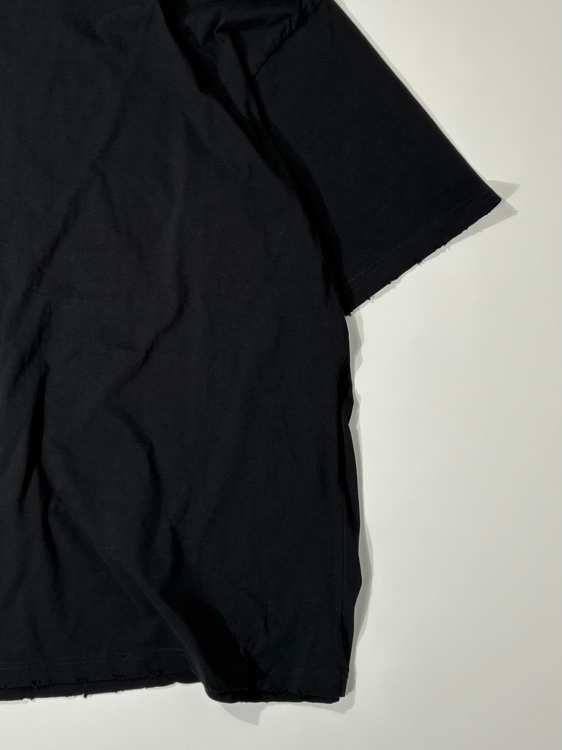 발렌시아가 미디엄 핏 디스트레스드 티셔츠 페이디드 블랙 M사이즈 상품이미지3