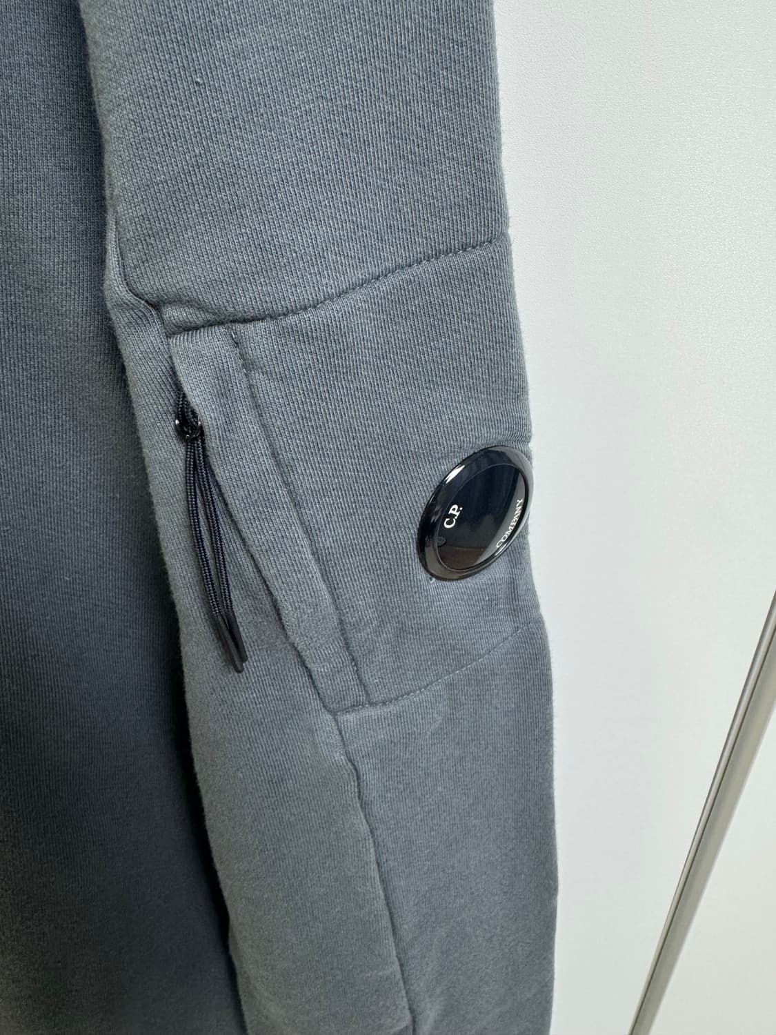 CP컴퍼니 렌즈 와펜 맨투맨 상품이미지4