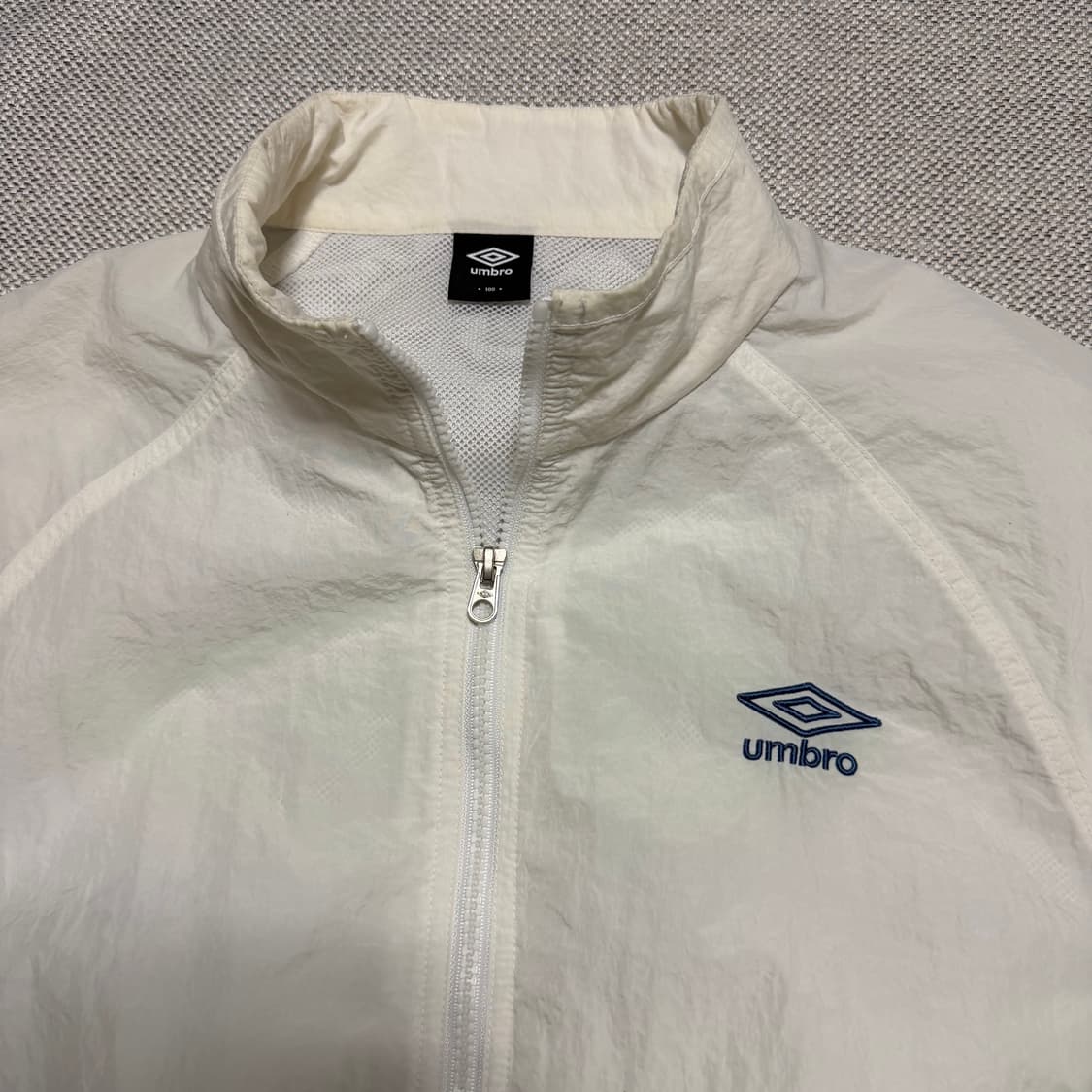 엄브로 빅로고 바람막이 자켓 상품이미지2