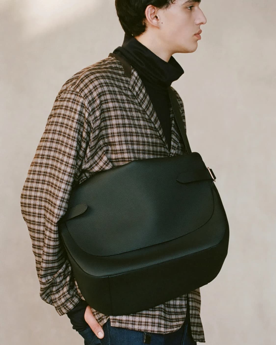 Niceness L.HEFNER LEATHER POSTMAN BAG 상품이미지2