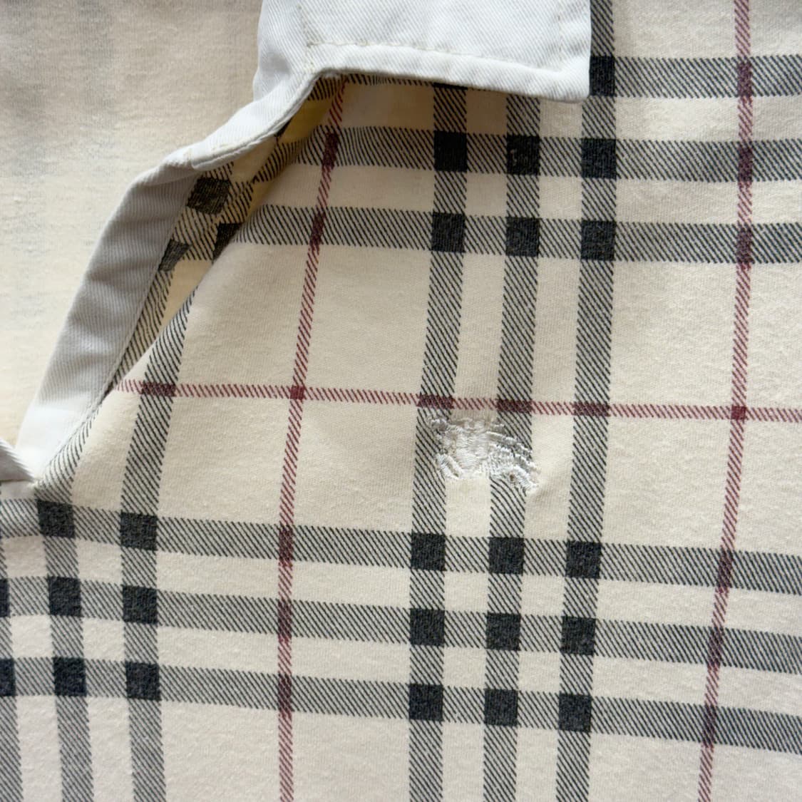 버버리 런던 노바체크 패턴 반팔 카라 티셔츠 기사 자수 베이지 상품이미지6