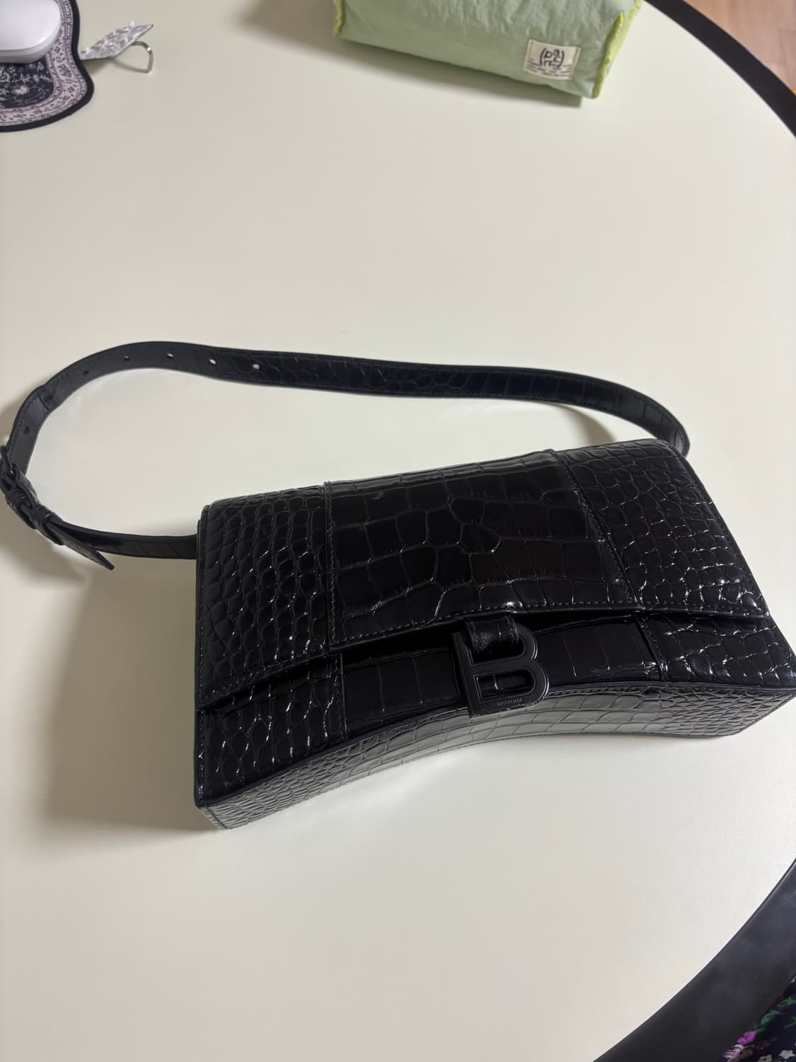 발렌시아가 아워글래스백 블랙 크로커다일 상품이미지2