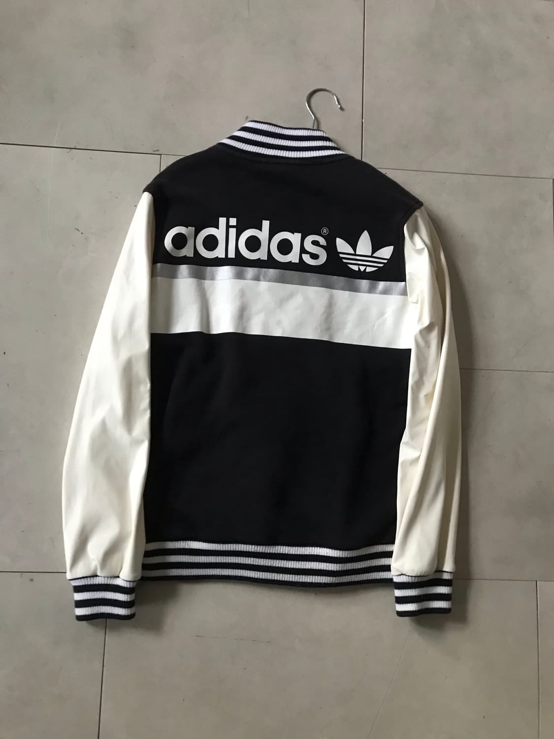 아디다스 검흰 바시티자켓 상품이미지9