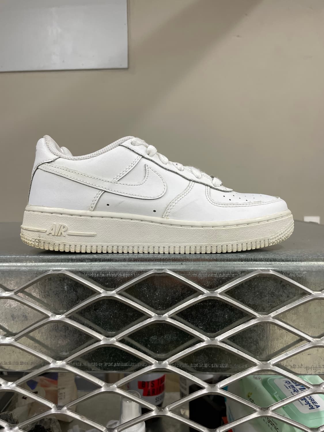 나이키 에어포스1 트리플 화이트 225 상품이미지4