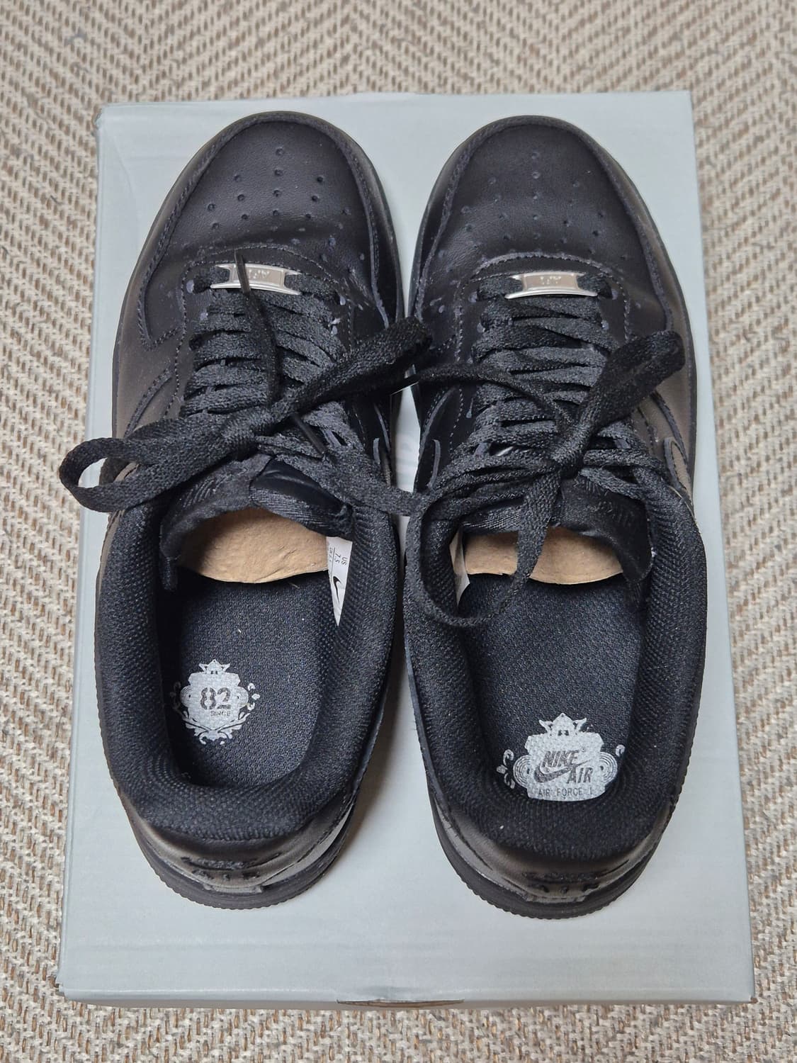 나이키 에어포스1 '07 올블랙 255mm 상품이미지5