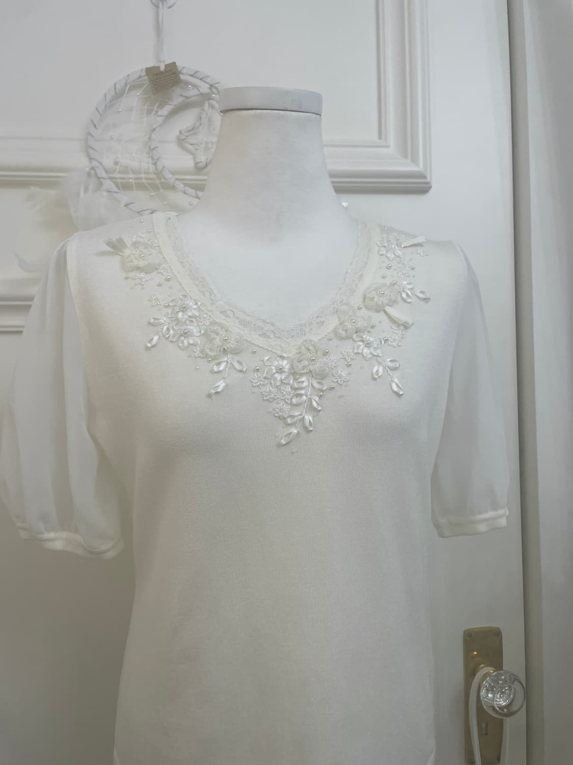white satin flower point summer knit top 상품이미지5