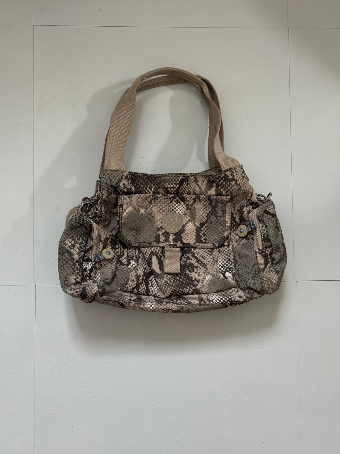 • Kipling snake pattern gray shoulder ba 상품이미지1