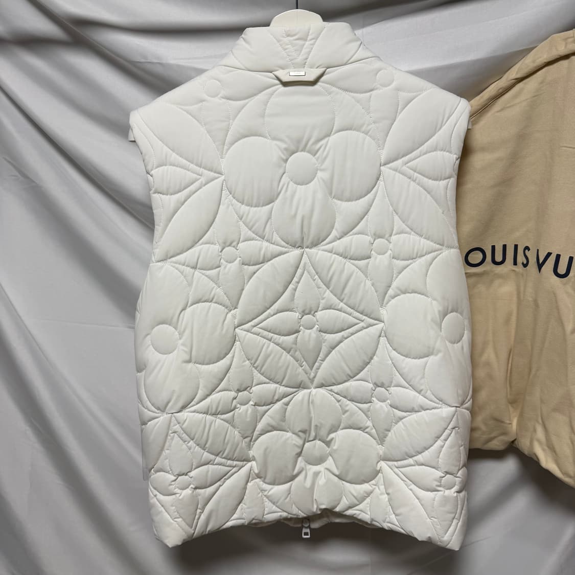 [S+급/50] 루이비통 모노그램 플라워 패딩 조끼 풀구성 상품이미지4