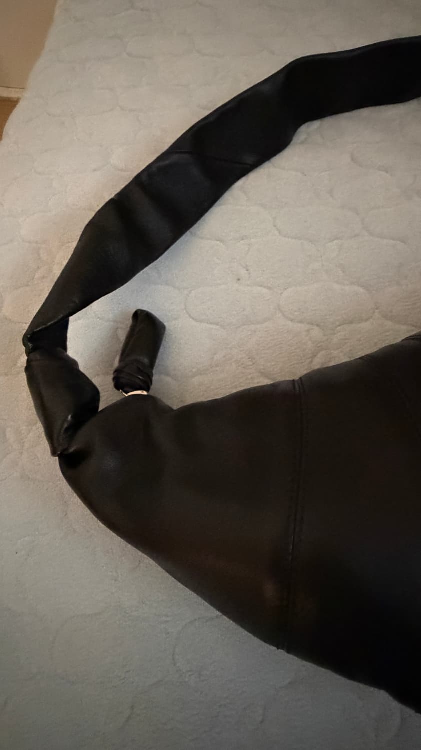 르메르 크로아상백 블랙 나파 M 사이즈 팝니다 상품이미지3