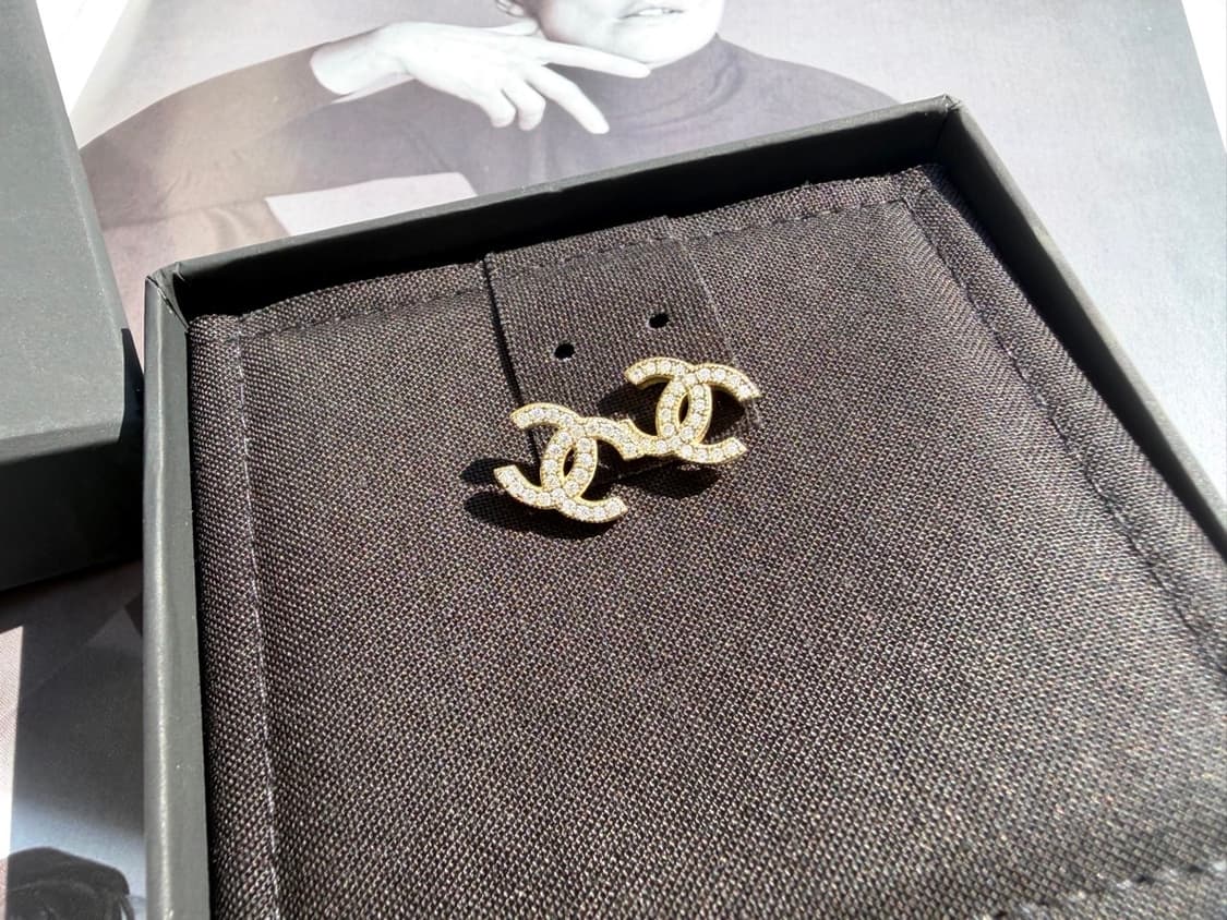 샤넬 클래식 큐빅 이어링 상품이미지4