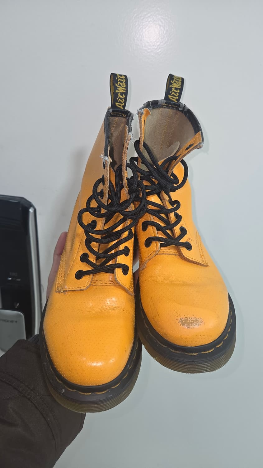 Dr. Martens Yellow Boots 250 상품이미지9