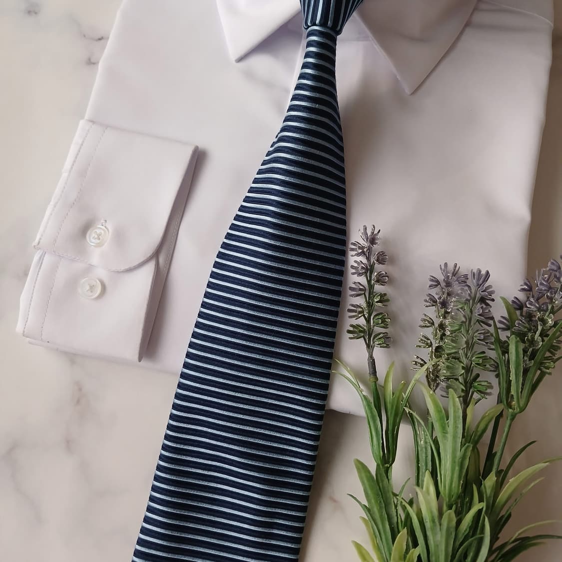 타미 힐피거 실크 네이비 스트라이프 넥타이 9cm A+등급 A18922
 상품이미지5