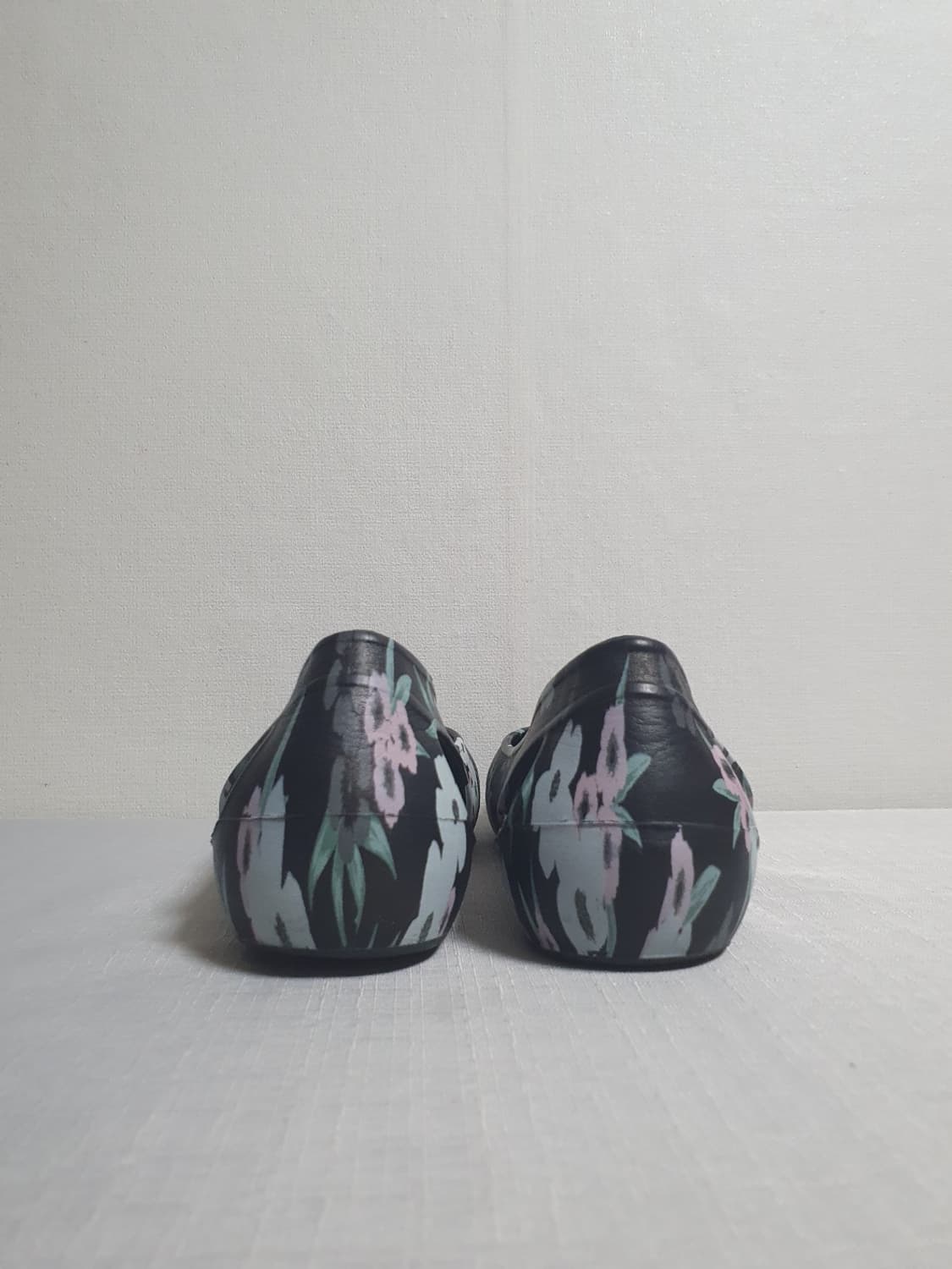 240mm 크록스 로라 프린티드 플랫 블랙플라워 W7 상품이미지6