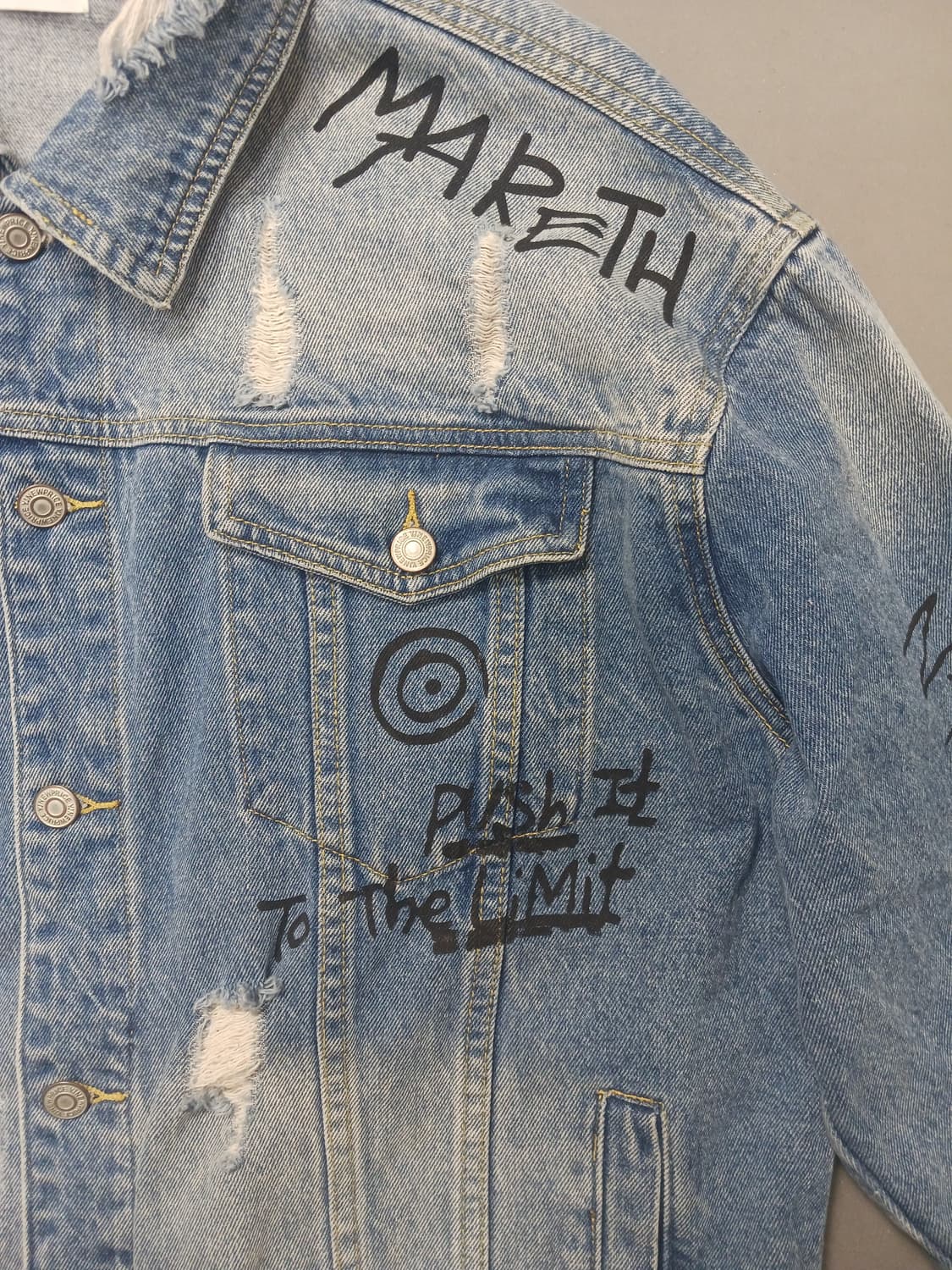 [F] 뱀파이어위켄드 그래피티 워싱 데님 트러커 자켓 상품이미지4