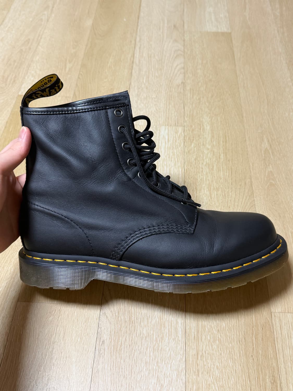 Dr.Martens 닥터마틴 11822 8홀 워커 부츠 상품이미지4