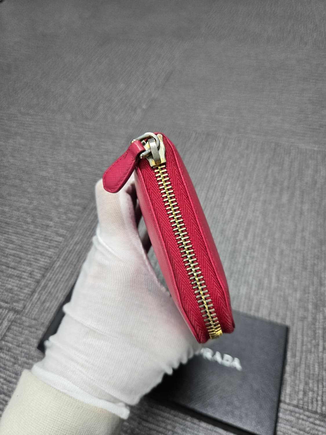 [특가][정품] 프라다 사피아노 지퍼돌이 장지갑 상품이미지4