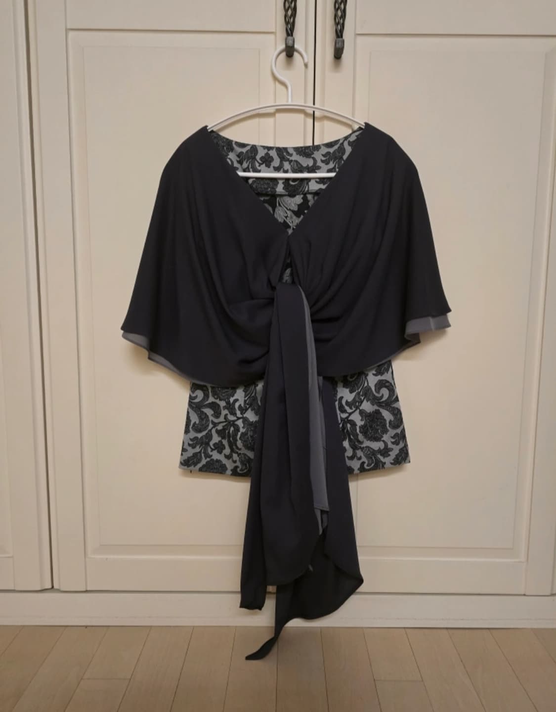 하우앤왓 박병규 케이프 블라우스 상품이미지2