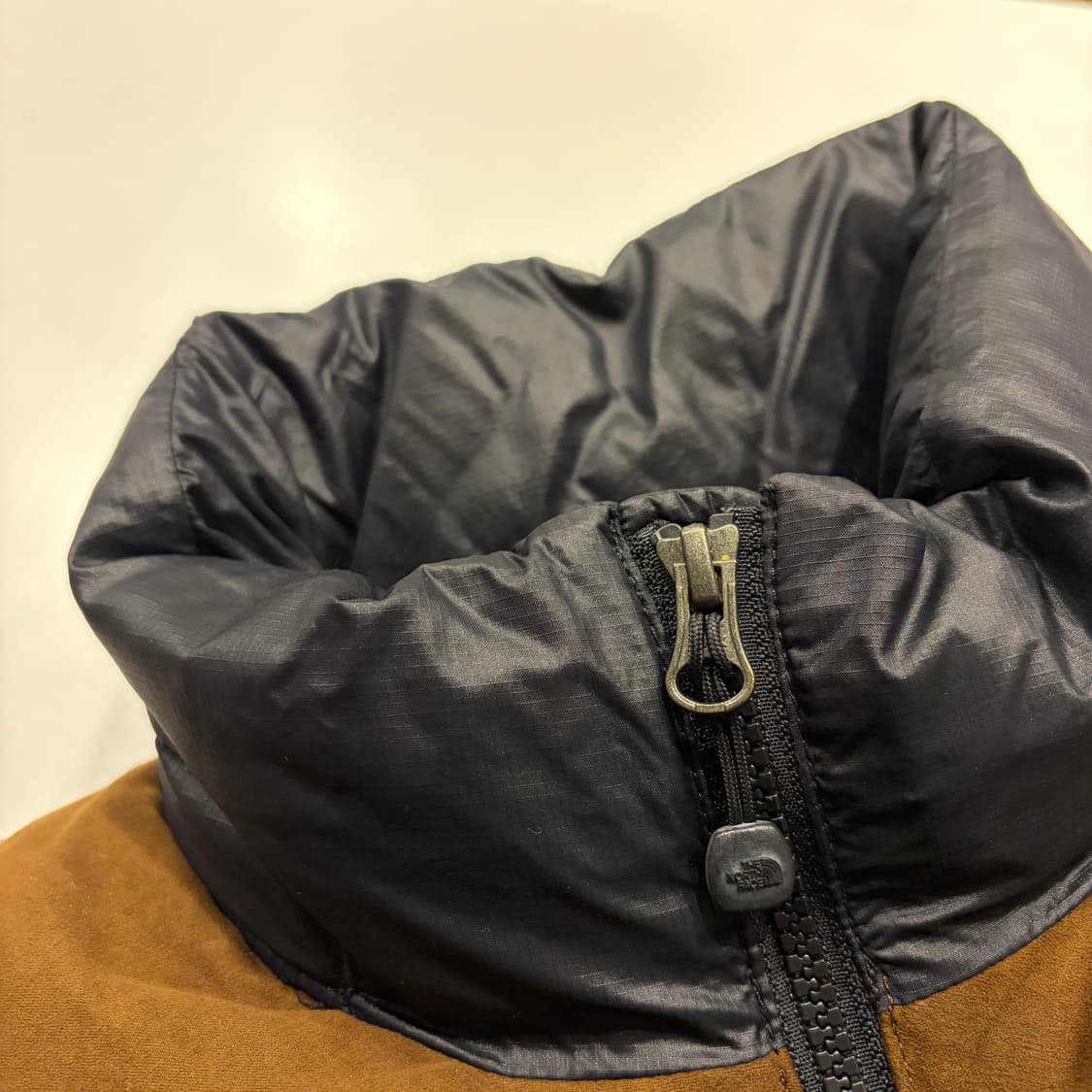 [90] 노스페이스 화이트라벨 700 LTD 블랙/브라운 패딩 B899 상품이미지4