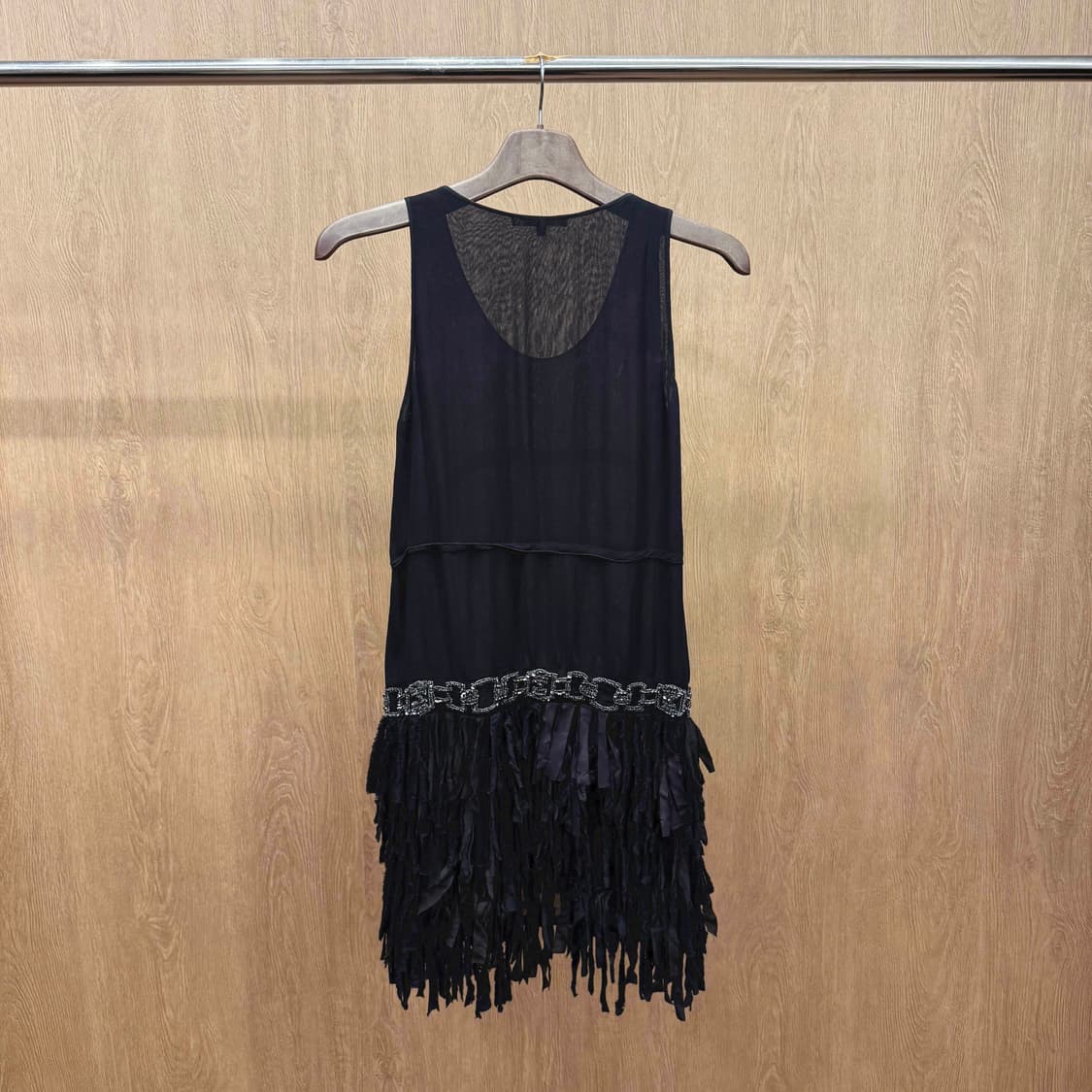 마쥬 미디 원피스 프린지 체인 디테일 시스루 슬리브리스 블랙 상품이미지3