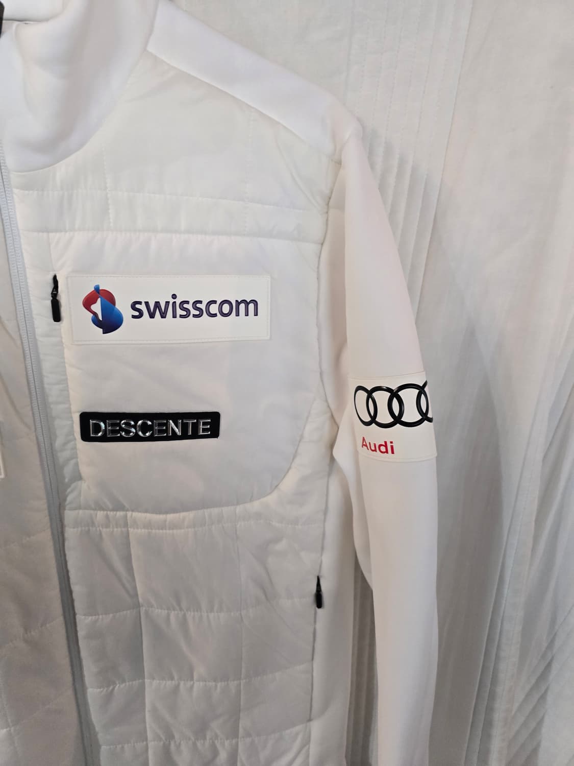 데상트 아우디 스위스 스폰서 자켓 화이트 상품이미지4