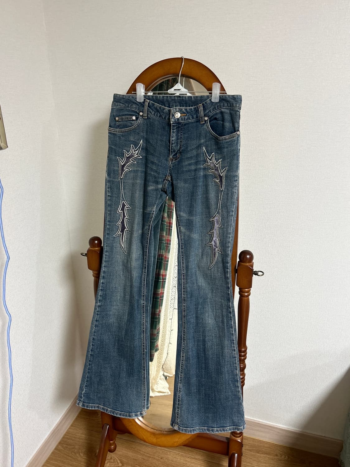 벨벳 디테일 데님 부츠컷 팬츠 상품이미지1