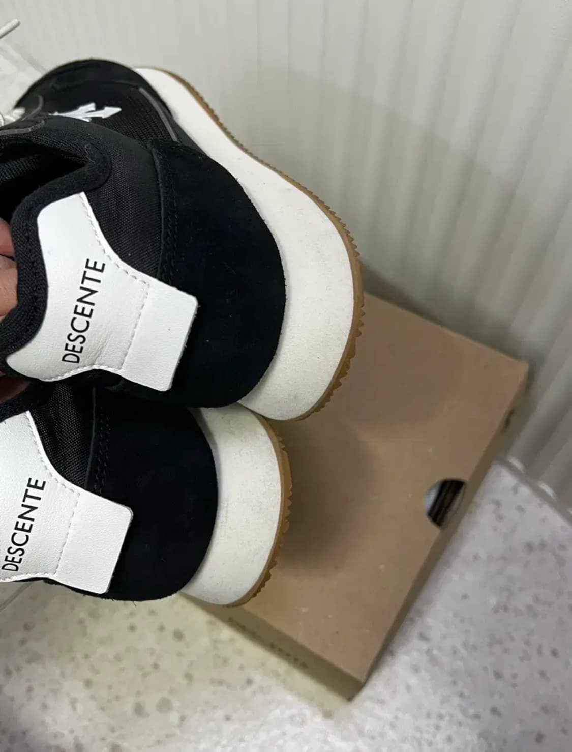 데상트 리트모 블랙 230 상품이미지3