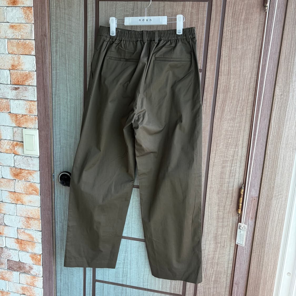 새상품(3)르마드 세미와이드 뒷밴딩 원턱 코튼팬츠 카키 상품이미지2