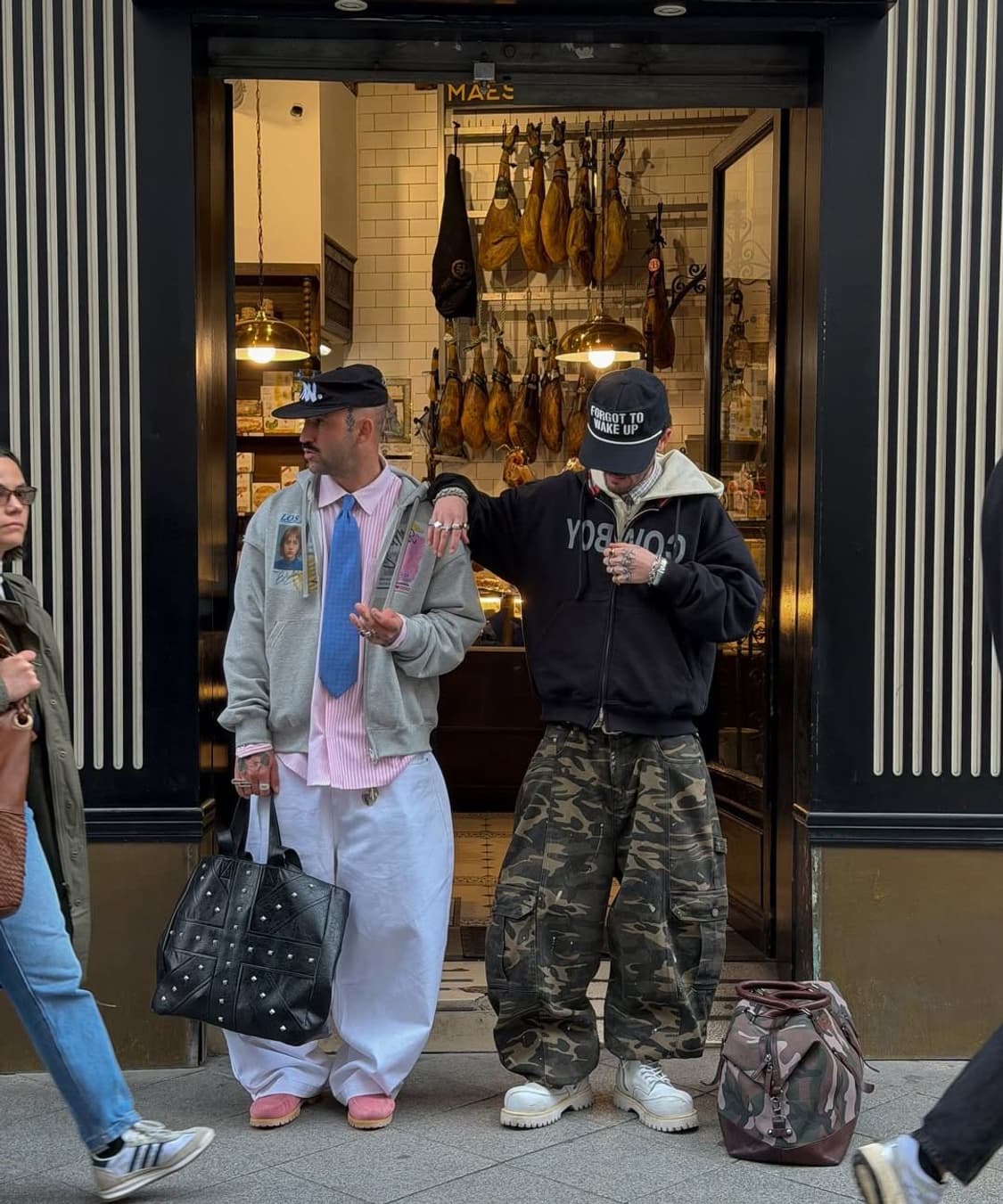 오와이 크로스라인 스터드 토트백 상품이미지5