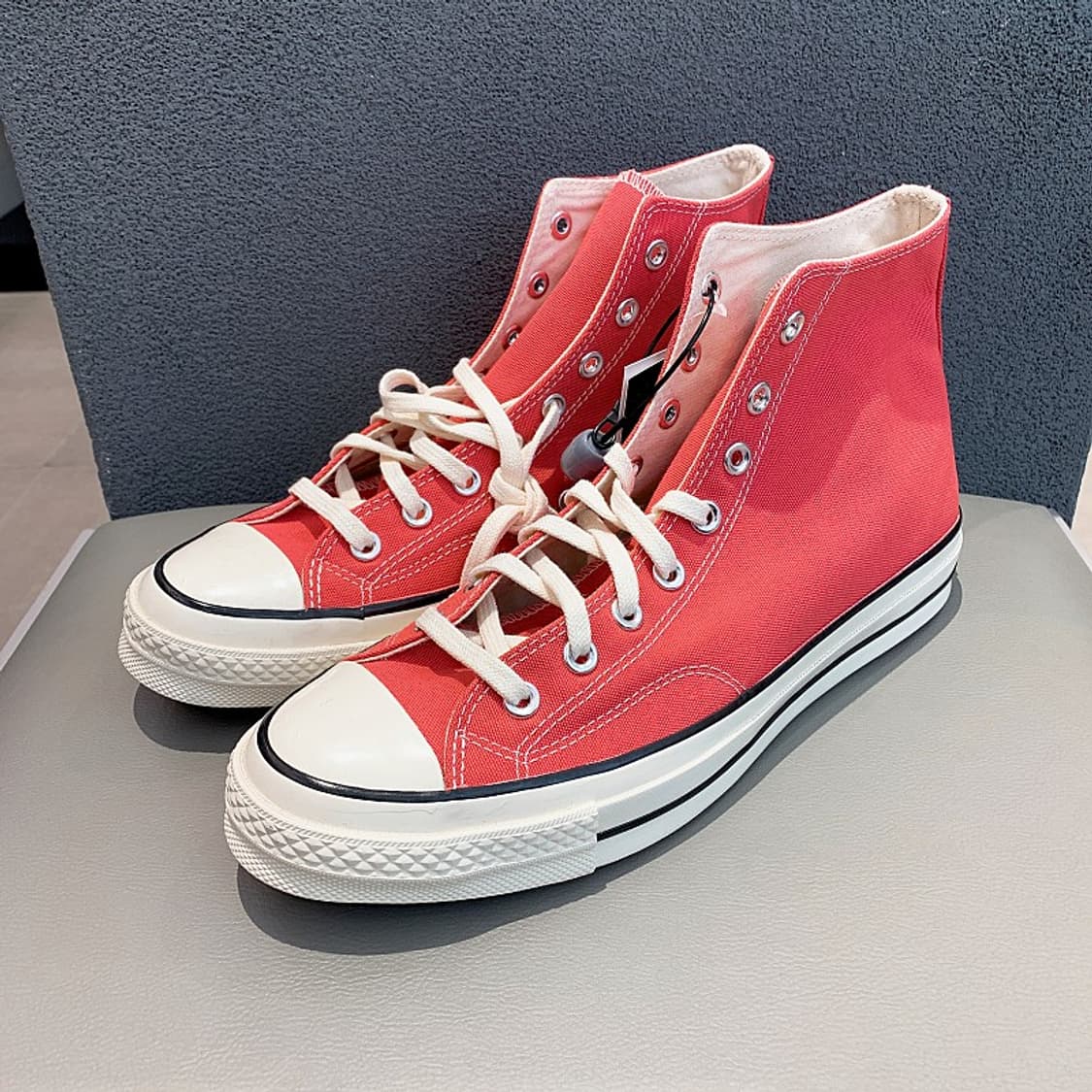 컨버스 남녀공용 연핑크 척 70 하이탑 스니커즈 상품이미지1