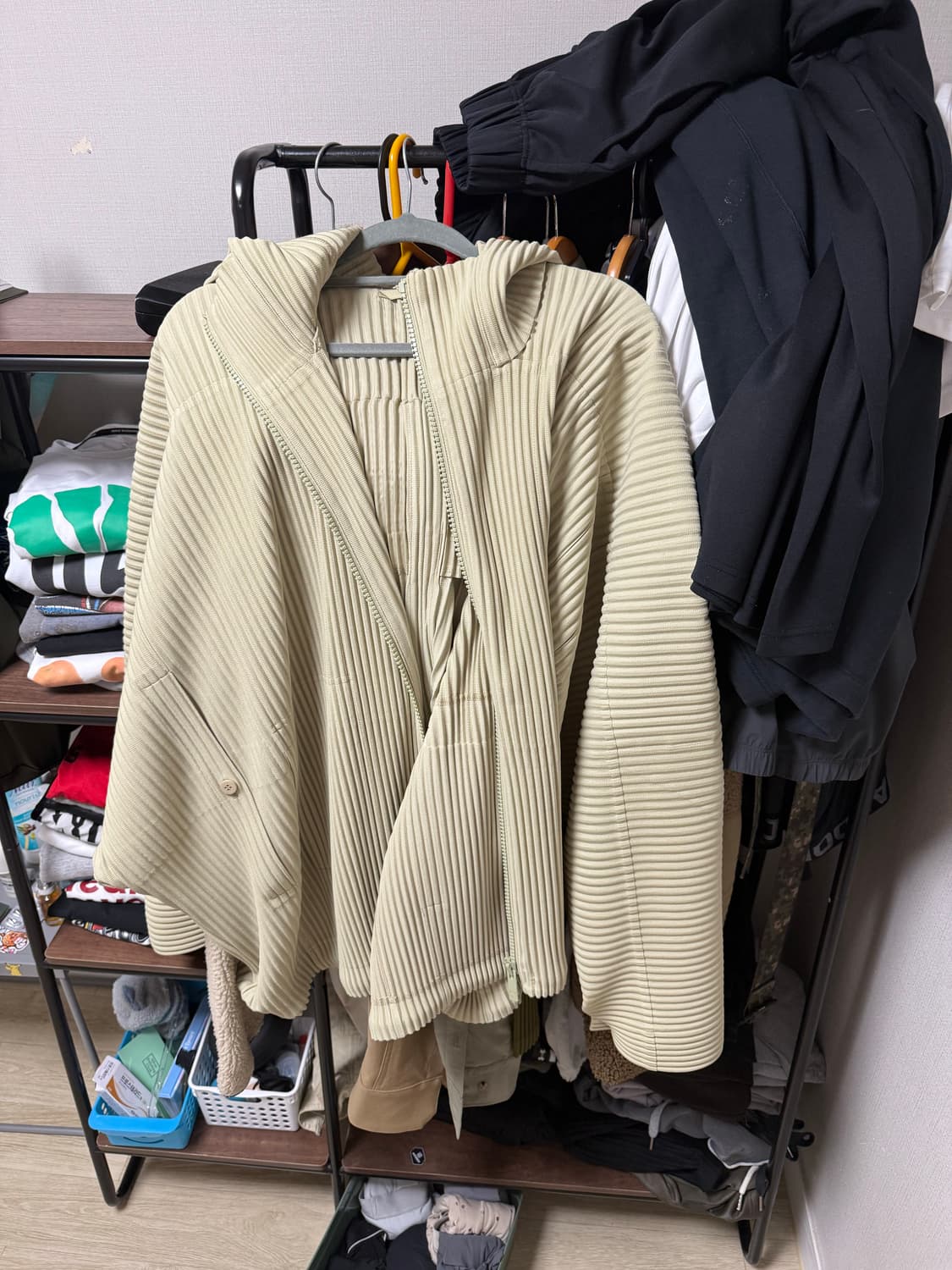 옴므 플리세 오버후디 점퍼 상품이미지4