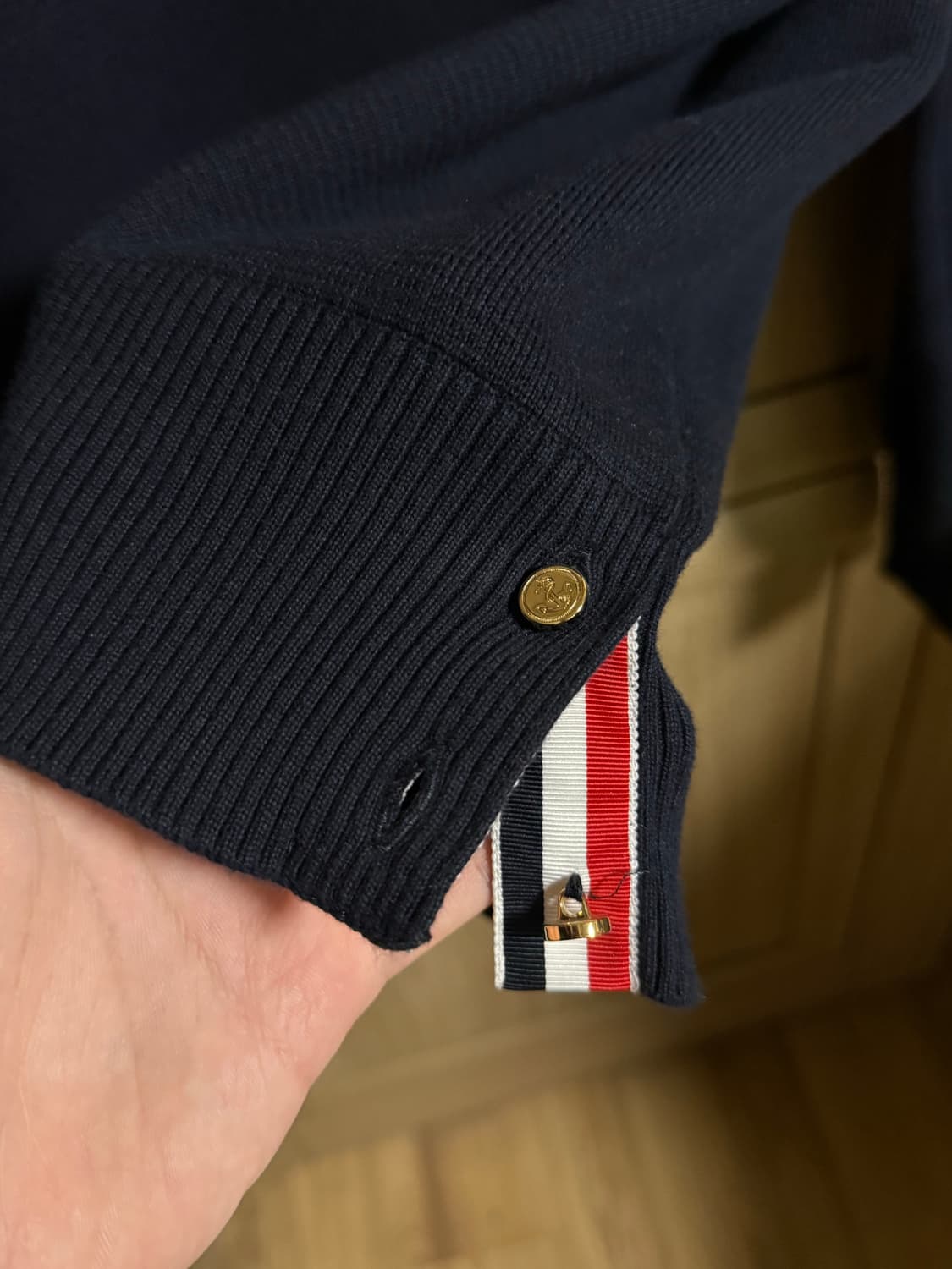 톰브라운 사선완장 밀라노스티치 금장 니트 네이비 5 상품이미지8