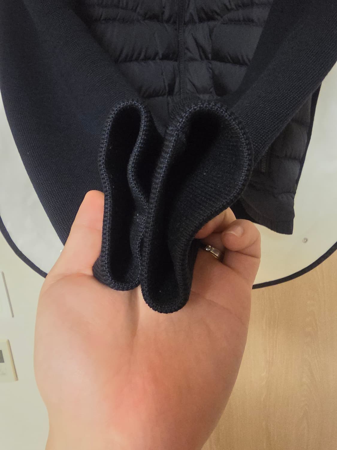 [새상품급/풀구성] 몽클레어 니트 김현우 패딩 L사이즈 네이비 상품이미지3