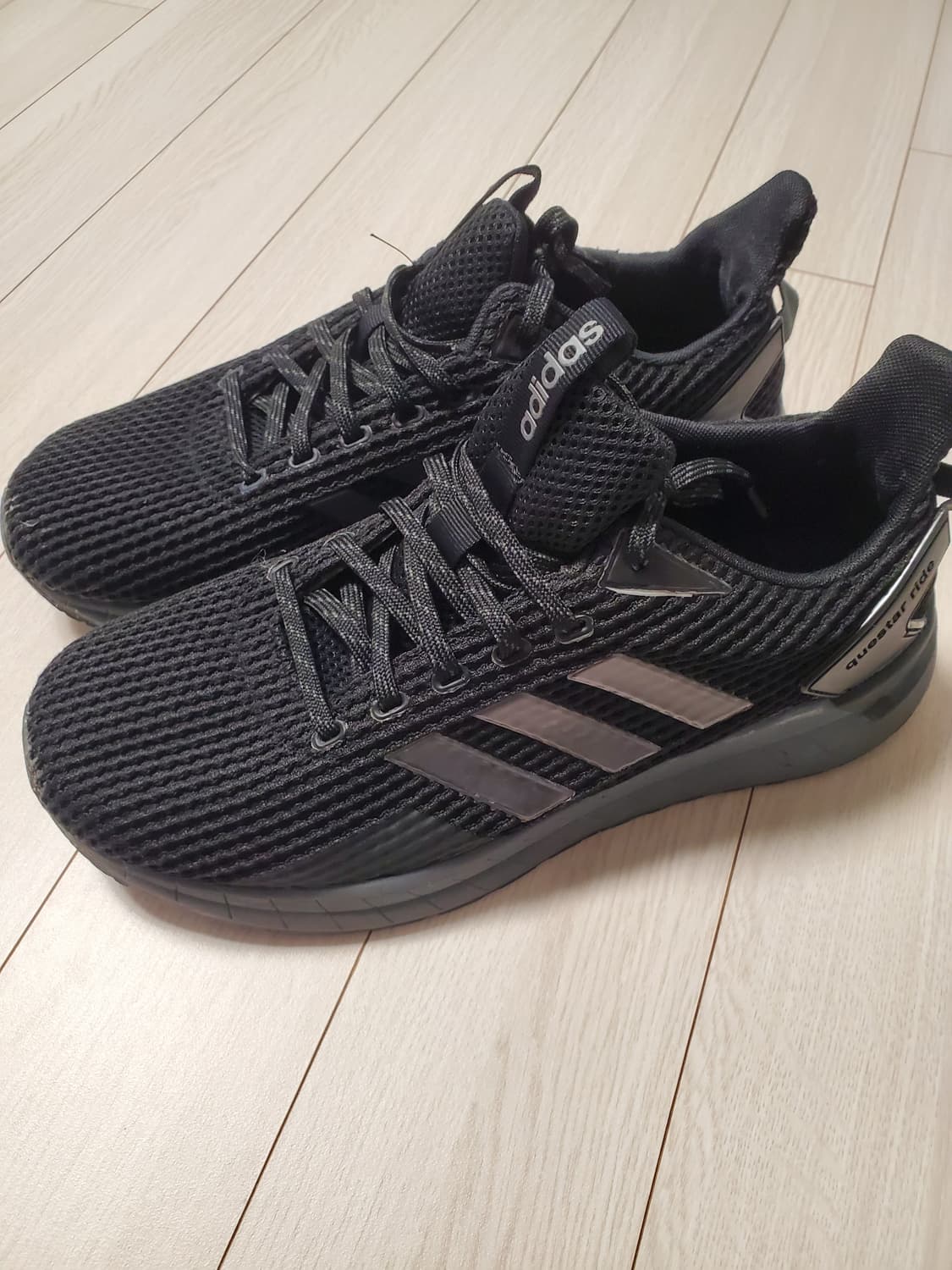 아디다스 운동화 퀘스타 라이드 EE8374 러닝화 사이즈265

러닝화/ 상품이미지1